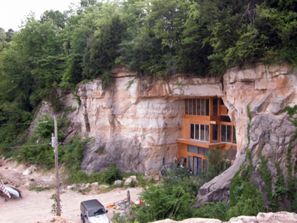 ΦΩΤΟ-Σπίτι χτισμένο σε σπηλιά