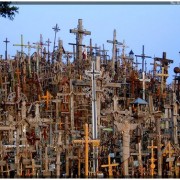 Ένας λόφος γεμάτος από σταυρούς!