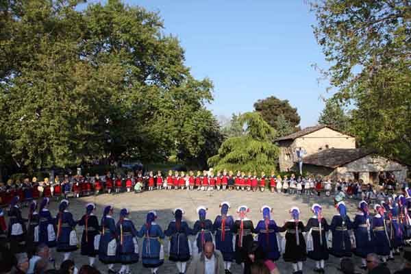 Τριήμερες εκδηλώσεις «ΑΙΑΝΙΩΤΙΚΑ 2013» στον προαύλιο χώρο του δημοτικού σχολείου Αιανής