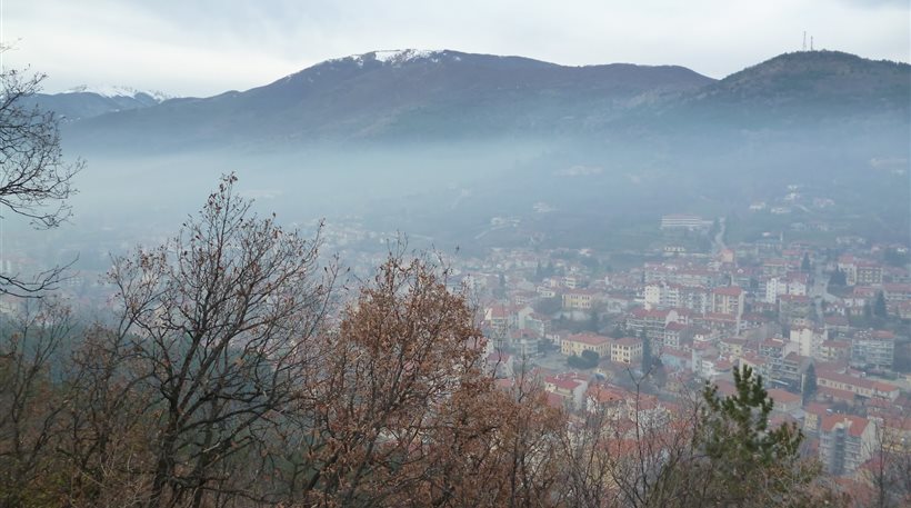 Δυτική Μακεδονία: Σβήστε τα τζάκια, «όχι» στο πέλετ, λέει η Περιφέρεια