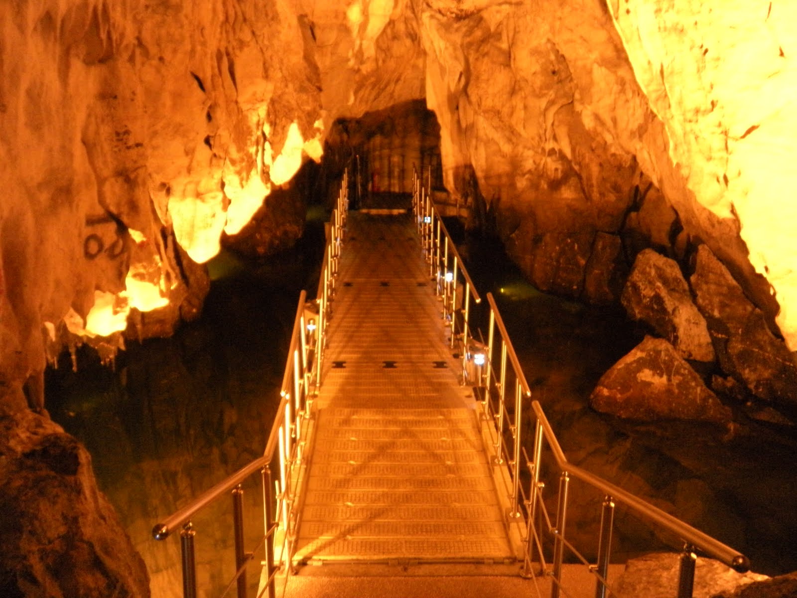 Καστοριά: Πότε θα λειτουργήσει το «Σπήλαιο Δράκου»