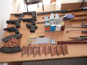 Σύλληψη δύο ημεδαπών για παραβάσεις του νόμου περί όπλων και κλοπή στην Κοζάνη