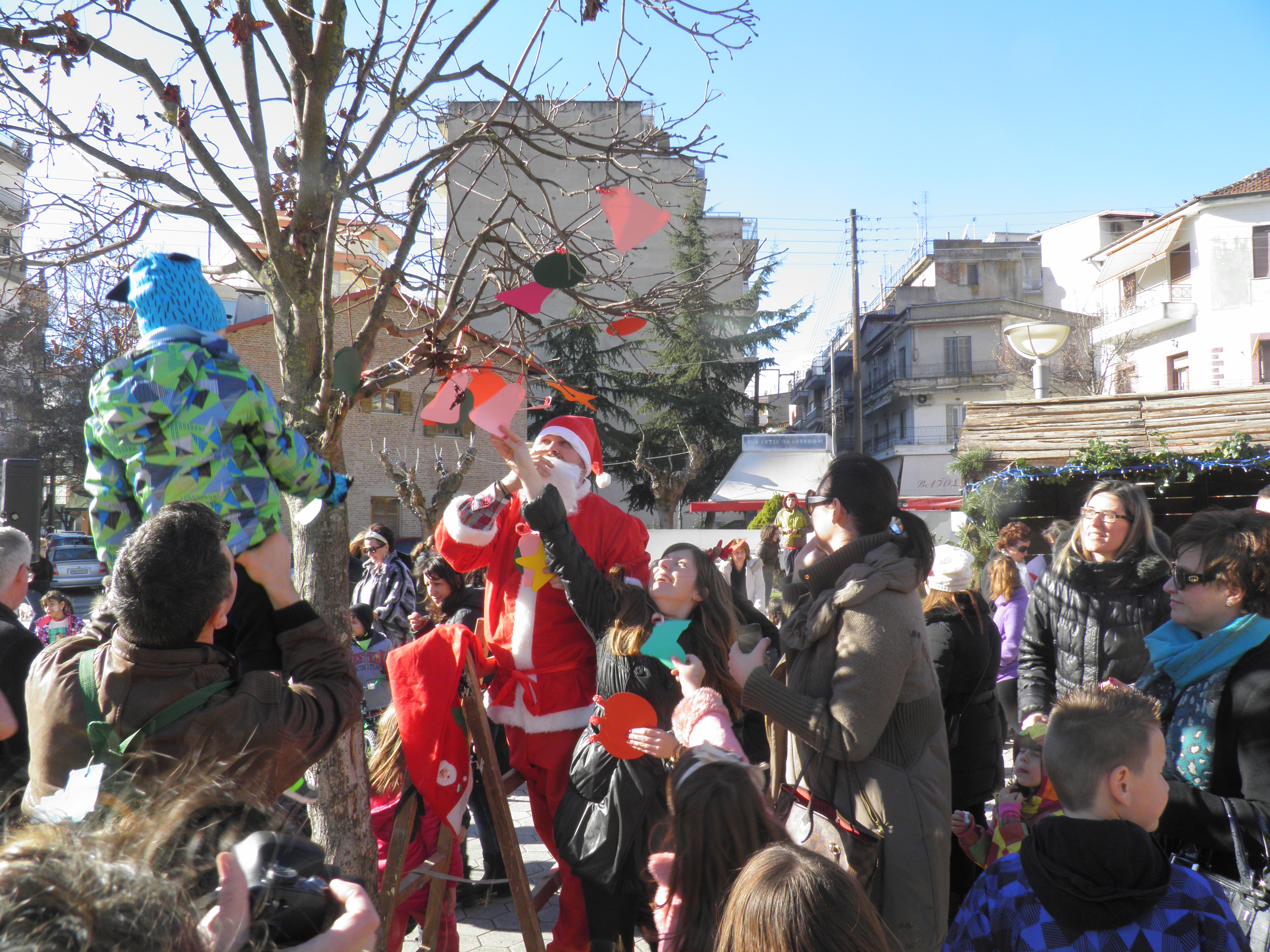 Με μεγάλη επιτυχία πραγματοποιήθηκε το Σάββατο 27 Δεκεμβρίου 2014 η εκδήλωση του Δήμου «Χριστούγεννα στην πόλη» με πρωταγωνιστές τα μικρά παιδιά (φωτογραφίες)