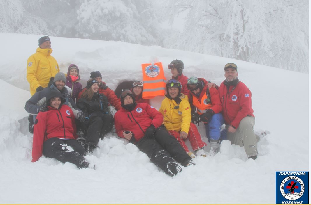 Θεωρητική και πρακτική εκπαίδευση σε τεχνικές πρόληψης Χιονοστιβάδων, από την Ομάδα Διάσωσης των PISTEURE της Βασιλίτσας, σε μέλη της Ελληνικής Ομάδας Διάσωσης των Παραρτημάτων Γρεβενών και Κοζάνης