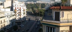 Πέφτουν ραγδαία οι τιμές κατοικίας στην Ελλάδα