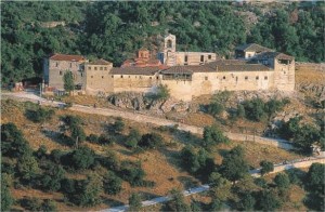 Αυτοί  οι Ιερομόναχοι επιθυμούν να μονάσουν στο Μοναστήρι της Ζάβορδας Γρεβενών. Έτσι θα ζωντανέψει το Θρησκευτικό και Ιστορικό Κέντρο των Γρεβενών.