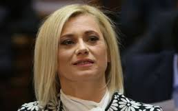 Η Ραχήλ Μακρή στηρίζει τη Ζωή Κωνσταντοπούλου: «Θεωρώ πως είναι στημένο περιστατικό»- «Η κυρία Κωνσταντοπούλου θα κάνει τα δέοντα για να υπερασπίσει την τιμή και την υποληψή της»-Βίντεο!