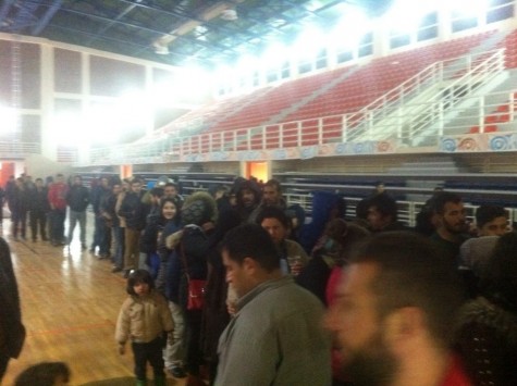 Κοζάνη: Σε γυμναστήριο 400 πρόσφυγες που είχαν προορισμό την Ειδομένη