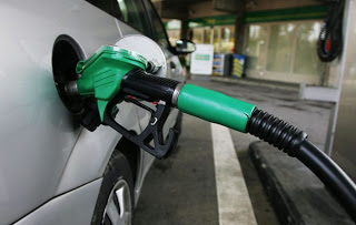 Mειώνεται η τιμή της βενζίνης – Πόσο θα πωλείται