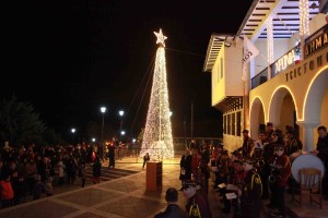 Άναψε το χριστουγεννιάτικο δέντρο στη Σιάτιστα (Φωτογραφίες)