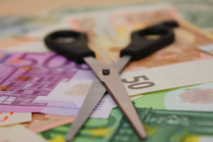 Οι 10 κατηγορίες συνταξιούχων που θα χάσουν πάνω από 100€