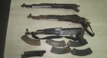 Έφερναν βαρύ οπλισμό από την Αλβανία- Χειροβομβίδες, εκρηκτικές ύλες και πυρομαχικά (φωτογραφίες)