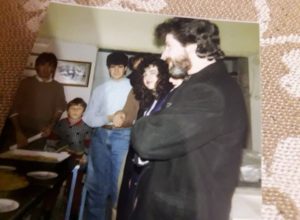 1990: Κοπή πρωτοχρονιάτικης πίτας στο ράδιο Γρεβενά 101,5 