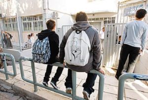 Αντιδράσεις για την απόφαση Γαβρόγλου να καταργηθούν οι σχολικές εκδρομές στο εξωτερικό