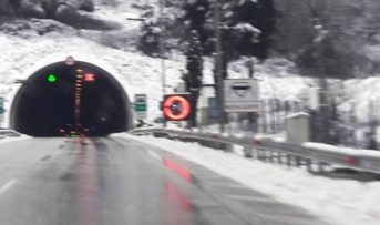 Απαγορεύσεις κυκλοφορίας λόγω χιονιού στην Εγνατία οδό