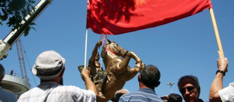 Η εγγονή του Τίτο αποκηρύσσει τον αλυτρωτισμό των Σκοπίων και τους αρνείται το δικαίωμα να λέγονται «Μακεδόνες»