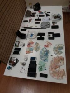 Γιγαντιαία επιχείρηση της ΕΛ.ΑΣ. σε Κοζάνη, Καστοριά και Ωρωπό. Συνελήφθη και αστυνομικός που έδινε πληροφορίες (φωτογραφίες)
