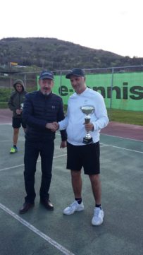 Στην πρώτη θέση στο Ενωσιακό Τουρνουά Τένις  Ανδρών Γ΄ Ένωσης στην Έδεσσα ο προπονητής του Συλλόγου Αντισφαίρισης Γρεβενών Κωνσταντίνος Ζαφειρόπουλος