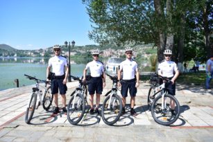 Επεκτάθηκε και στην πόλη της Καστοριάς ο επιτυχημένος θεσμός της αστυνόμευσης με ποδήλατα