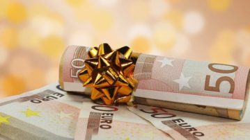 Ποιοι από τους 840.000 ανέργους του ΟΑΕΔ δικαιούνται δώρο Χριστουγέννων
