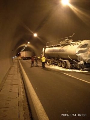 Τροχαίο ατύχημα με νταλίκα σε τούνελ της Εγνατίας Οδού από Βέροια προς Κοζάνη