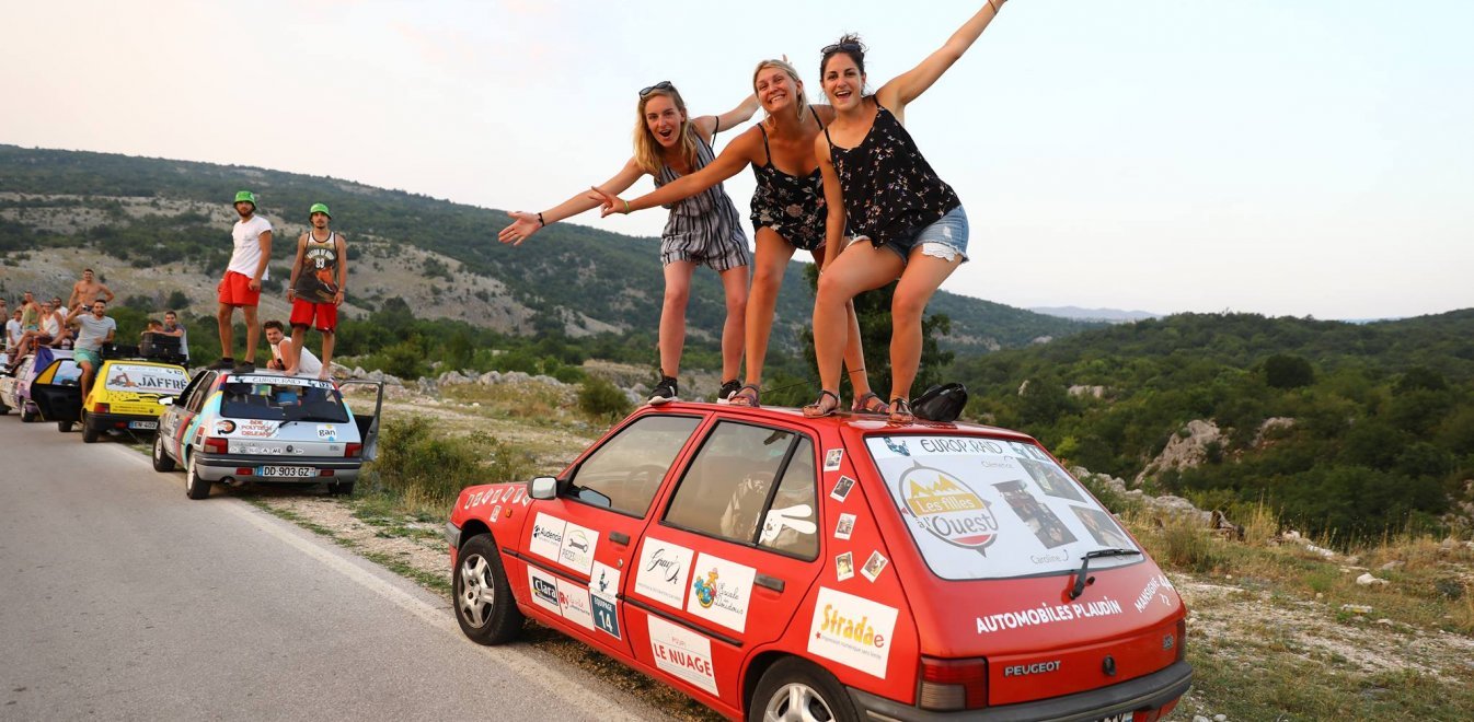«Απόβαση» 850 Γάλλων με 300 Peugeot 205 στην πόλη των Γρεβενών