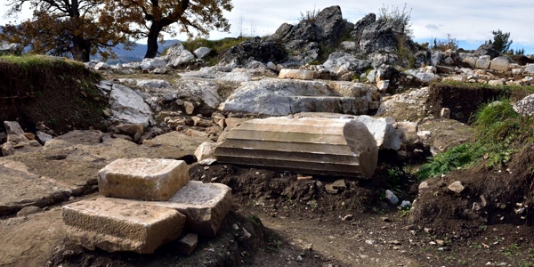 Καστρί Γρεβενών: Η αρχαία ελληνική πόλη που βρέθηκε στα σύννεφα!