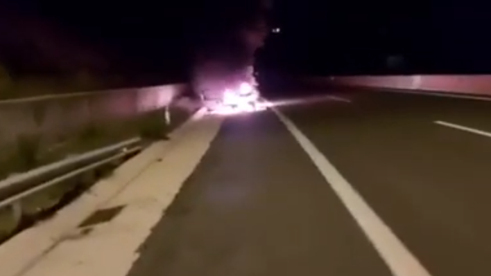 Στις φλόγες εν κινήσει αυτοκίνητο στην Εγνατία Οδό στον ταξιάρχη