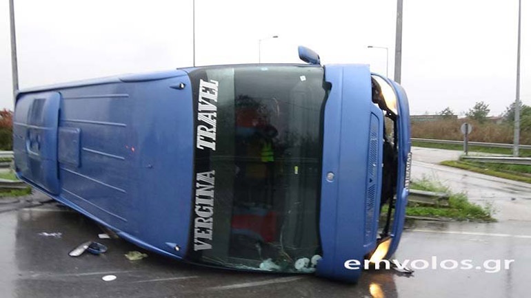 Ανετράπη τουριστικό λεωφορείο στη Βέροια