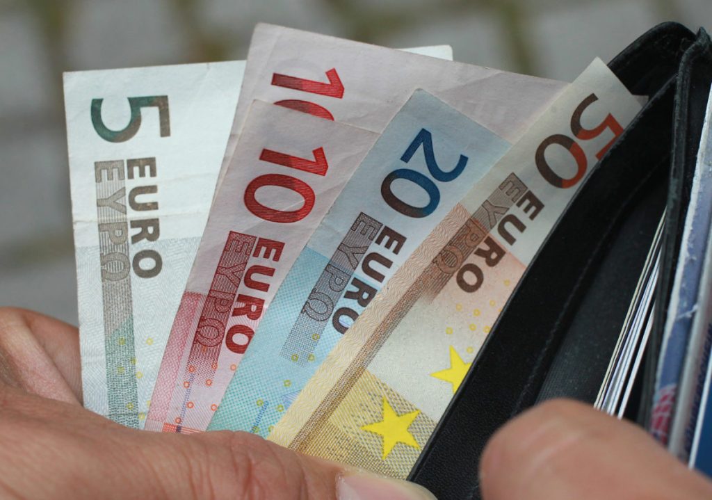 Κοινωνικό Μέρισμα: Μπροστά σε τελικές αποφάσεις η κυβέρνηση -Ποιοι θα λάβουν μέχρι και 700 ευρώ