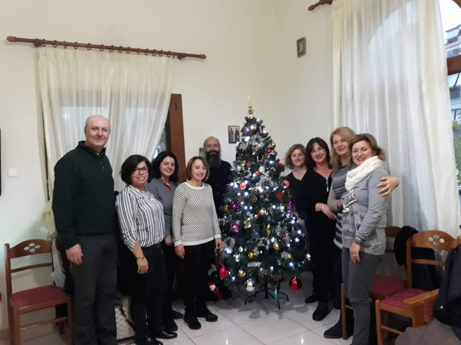 Η “Πίνδος” στόλισε το χριστουγεννιάτικο δέντρο του γηροκομείου Γρεβενών