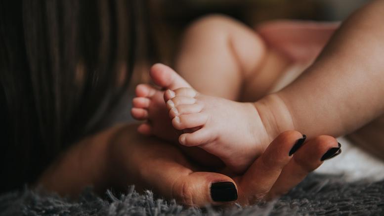 Επίδομα γέννας: Καταβάλλεται σήμερα Τρίτη η πρώτη δόση σε 7.203 μητέρες