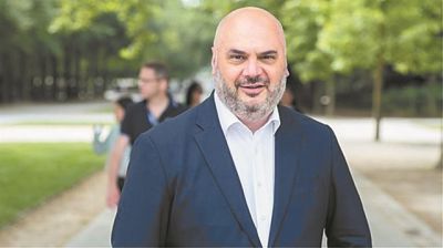 O Έλληνας δήμαρχος που… τσακίζει στα πρόστιμα για τα αποτσίγαρα