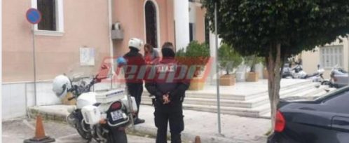 Δεκάδες πιστοί σε εκκλησία στην Πάτρα – Τους περίμενε η αστυνομία με τα πρόστιμα απ έξω