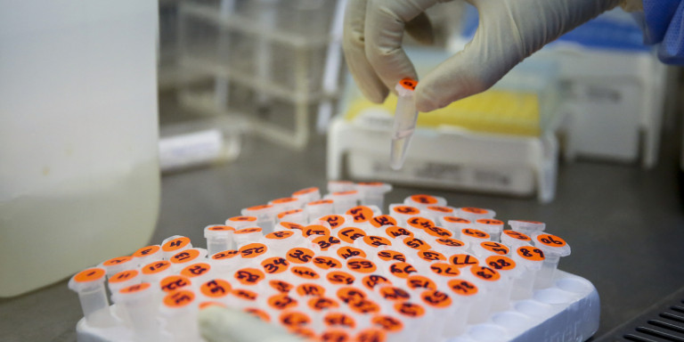 254 κλινικές δοκιμές εξετάζουν θεραπείες ή εμβόλια για τον κορωνοϊό- Πότε αναμένονται αποτελέσματα