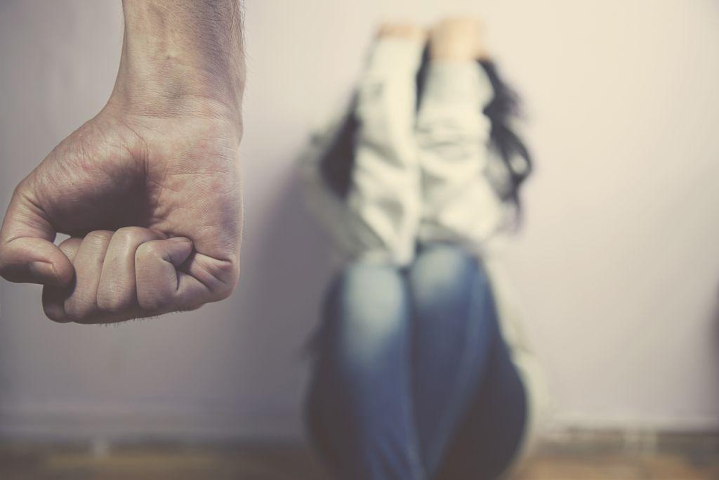 Η ενδοοικογενειακή βία υπό συνθήκες εγκλεισμού: Χρήσιμες συμβουλές σε άτομα που χρειάζονται βοήθεια