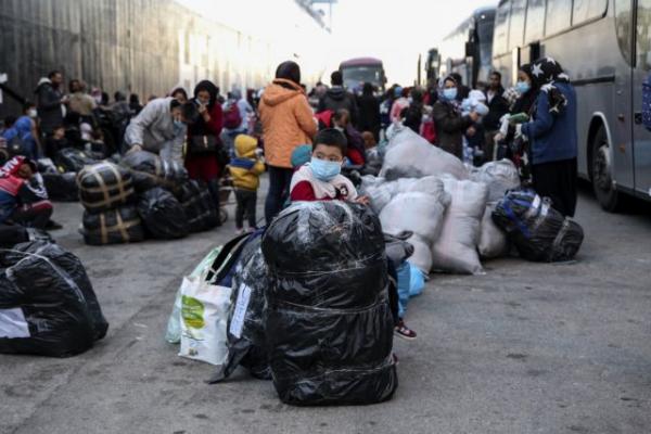 Προσφυγικό: Σχέδιο έξωσης χιλιάδων προσφύγων από δομές – «Σκούπα» σε τουριστικές περιοχές