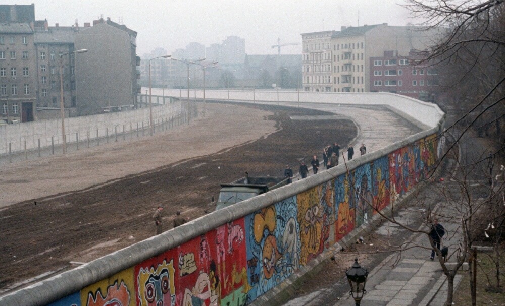 Το τείχος του Βερολίνου ενώνει τη Χέρτα και την Ουνιόν