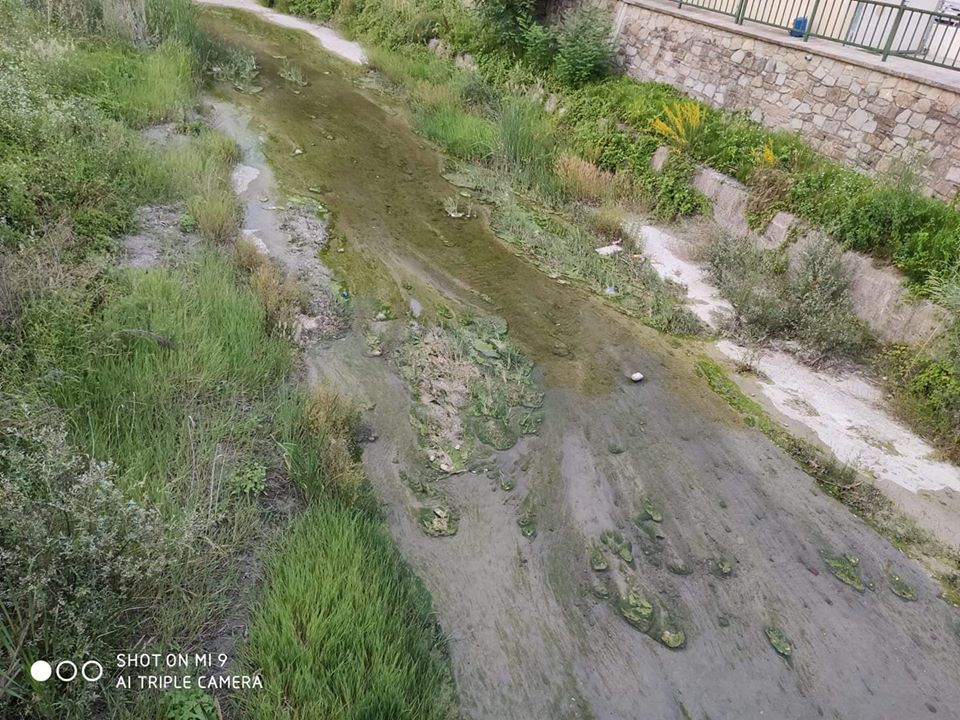 Εικόνες ντροπής του Γρεβενίτη ποταμού μέσα στην πόλη