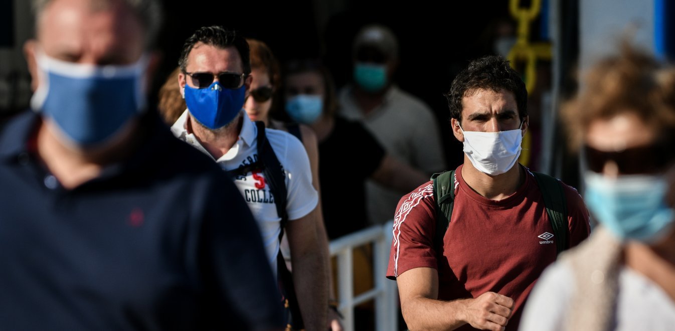 Συναγερμός μετά τα 262 κρούσματα κορωνοϊού σε 24 ώρες – Σκέψεις για νέα μέτρα