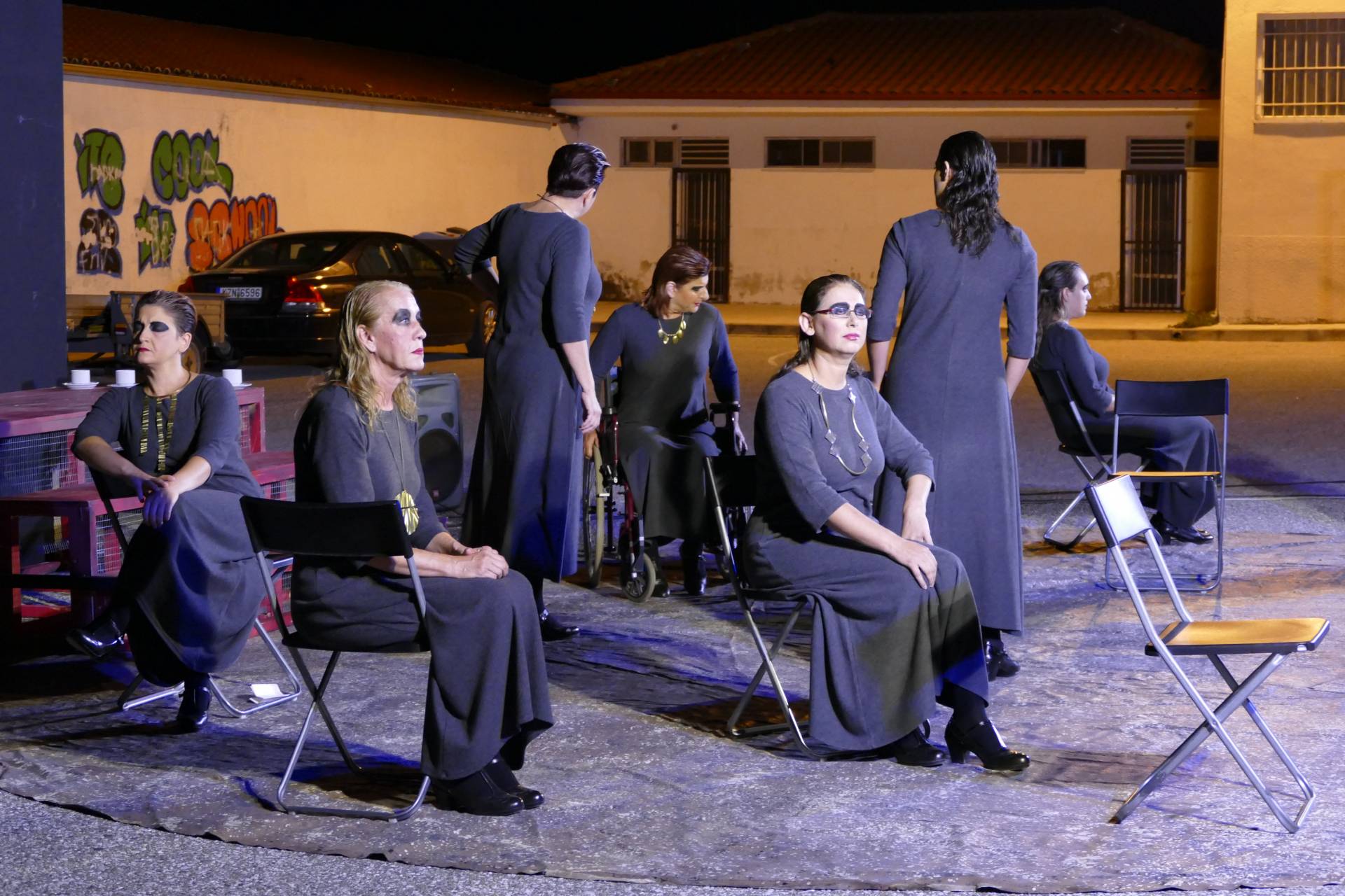 Δήμο Δεσκάτης: Με επιτυχία πραγματοποιήθηκε η θεατρική παράσταση «Οκτώ γυναίκες κατηγορούνται»