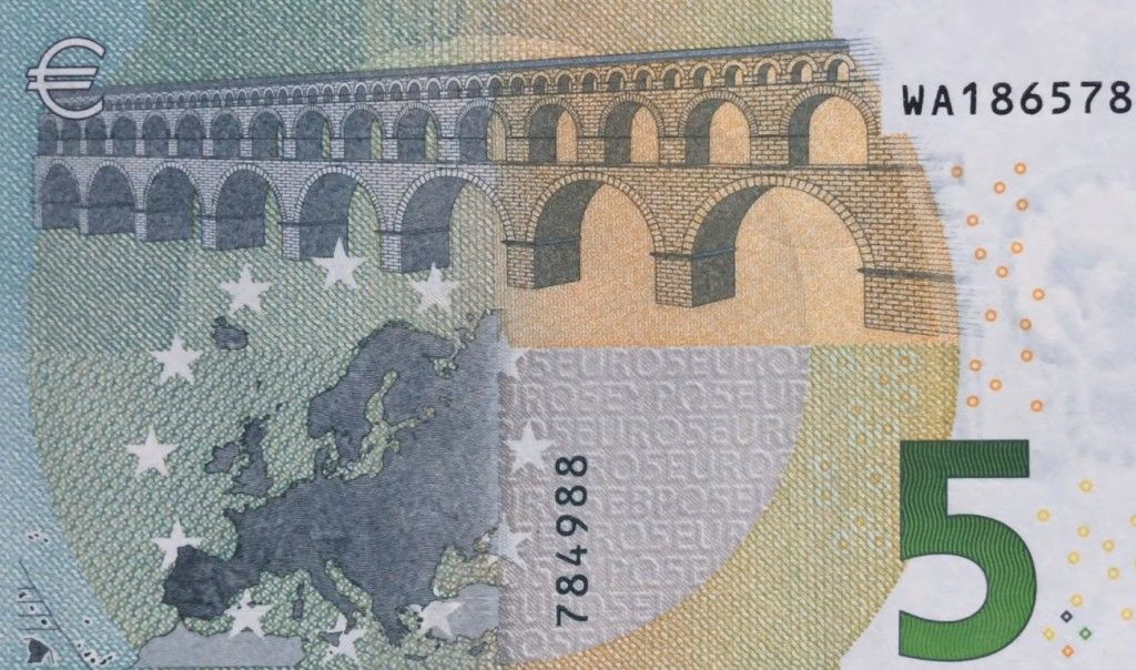 Δείτε το καινούριο χαρτονόμισμα των 5 ευρώ με την υπογραφή της Λαγκάρντ