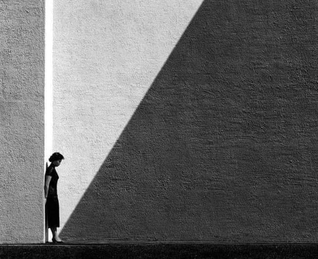 …Πλησιάζοντας τη Σκιά…από τον Κινέζο φωτογράφο…Φαν Χο…1954 *Του Ευθύμη Πολύζου