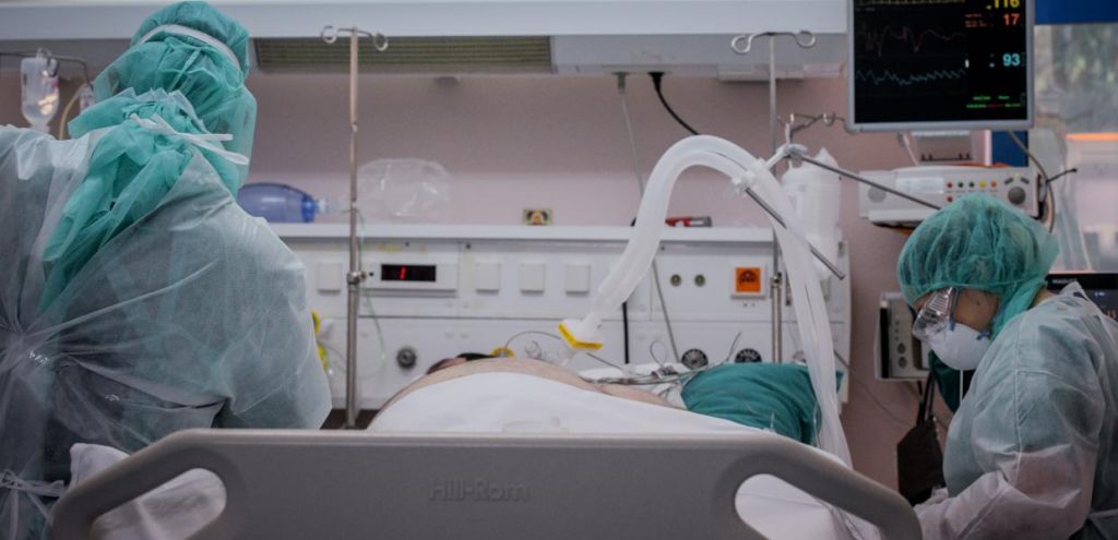 Κοροναϊός: Συνεχίζεται η πίεση στα νοσοκομεία – Νέο θλιβερό ρεκόρ διασωληνωμένων