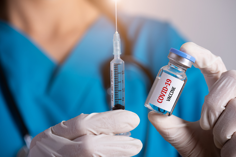 Eπικαιροποιημένα εμβόλια κατά της Όμικρον -Ποιοι και γιατί πρέπει να εμβολιαστούν ξανά