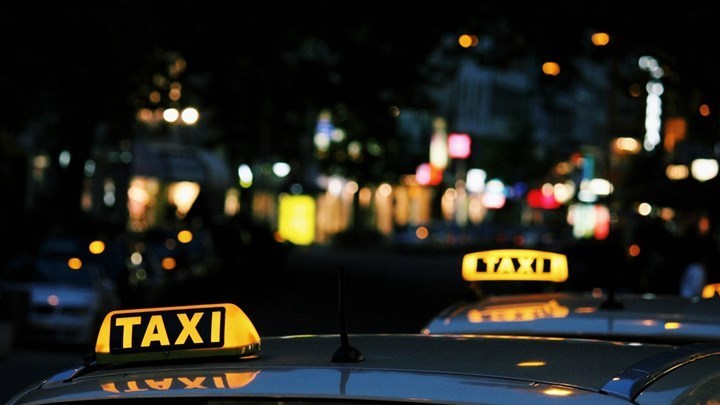 Τι αλλάζει στις μετακινήσεις: Πόσα άτομα επιτρέπονται σε ΙΧ και ταξί
