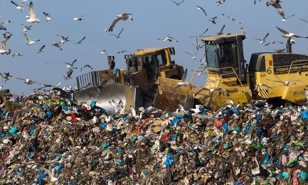 Διαχείριση αποβλήτων: Νέο πλαίσιο «Πληρώνω όσο πετάω» από τους Δήμους για τα σκουπίδια