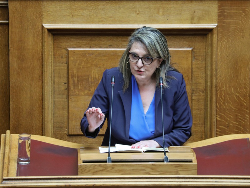 Ολυμπία Τελιγιορίδου: Πολιτικοί απατεώνες – Πανηγυρίζουν για το τρένο, αυτοί που όταν το ξεκίνησε ο ΣΥΡΙΖΑ, κορόιδευαν