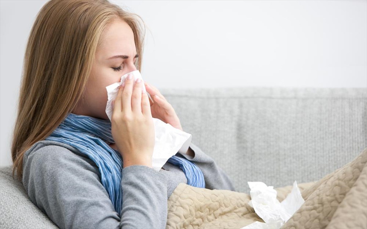 Είναι γρίπη ή κορωνοϊός: Πώς θα ξεχωρίσετε τα συμπτώματα- Τα 7 «SOS»