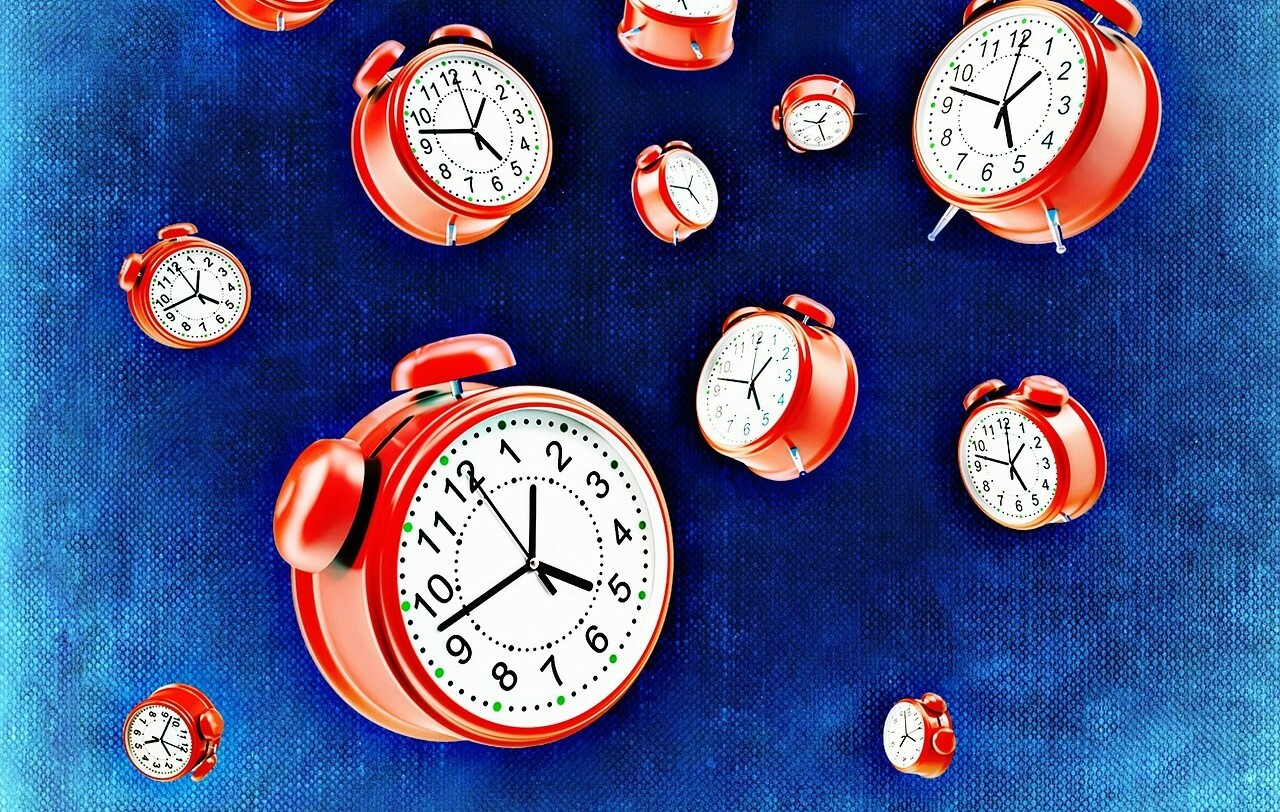 Αλλαξε η ώρα – Τα ρολόγια μία ώρα πίσω – Γιατί τελικά δεν καταργείται η αλλαγή
